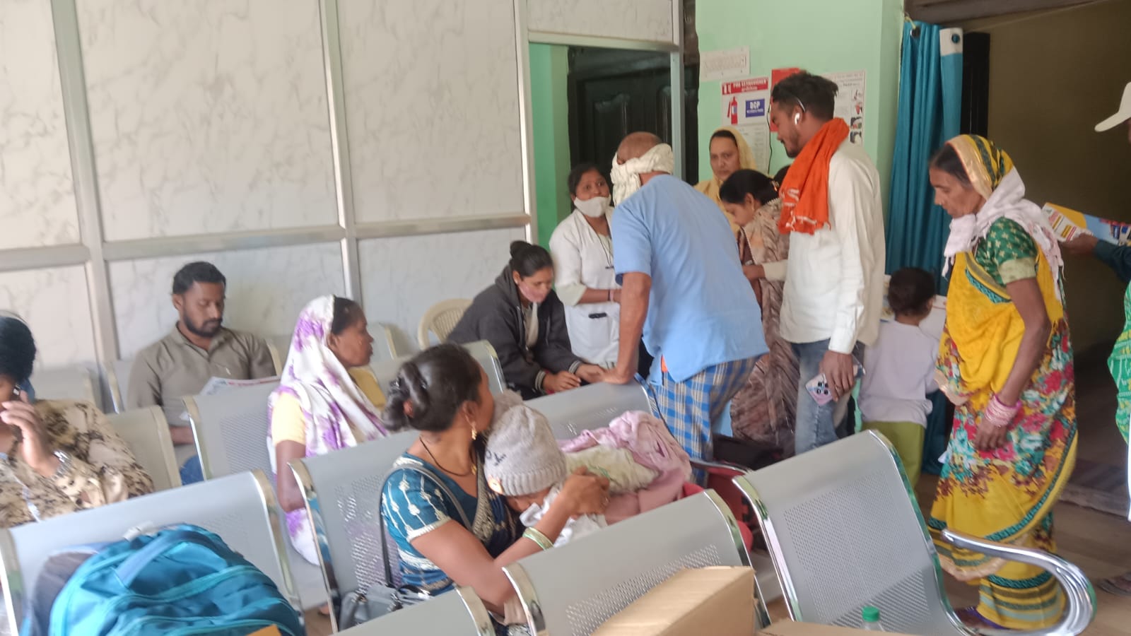 नंदी हॉस्पिटल, स्टेशन रोड पर निःशुल्क स्वास्थ्य जांच शिविर का सफल आयोजन।  लगभग डेढ़ सौ मरीजों की हुई जांच, सभी को वितरित की गई निःशुल्क दवाइयां।